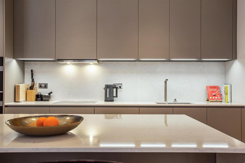 69034 Flat 3, 27-28 Kensington Court London  (9).j