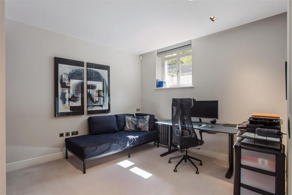 69034 Flat 3, 27-28 Kensington Court London  (14).