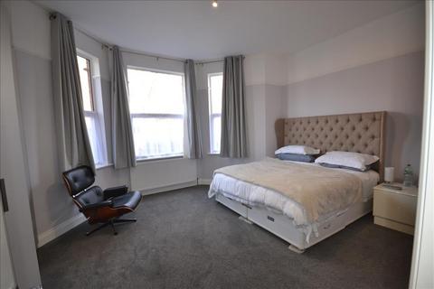 2 bedroom flat to rent, Grove Road, London, NW2