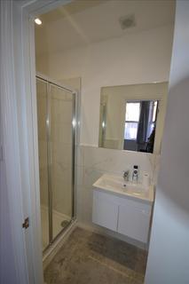 2 bedroom flat to rent, Grove Road, London, NW2