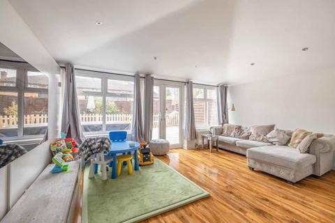 2 bedroom end of terrace house for sale, Wentworth Avenue, Slough SL2
