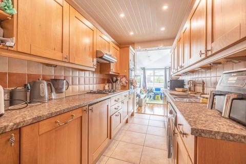 2 bedroom end of terrace house for sale, Wentworth Avenue, Slough SL2