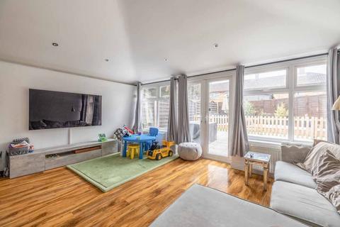 2 bedroom end of terrace house for sale, Wentworth Avenue, Slough SL2