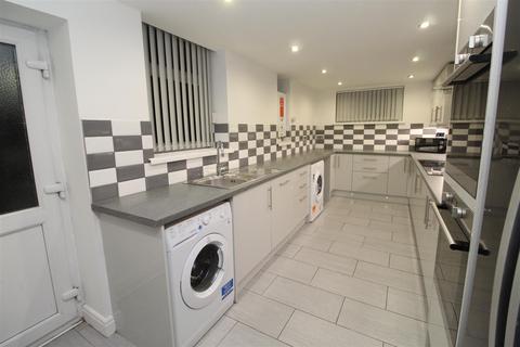 6 bedroom house to rent, Kingsland Terrace, Pontypridd CF37