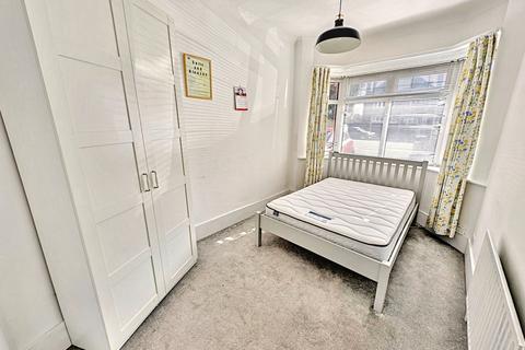 Flat 1, 10 Beechey Road, Bournemouth, BH8 8LL