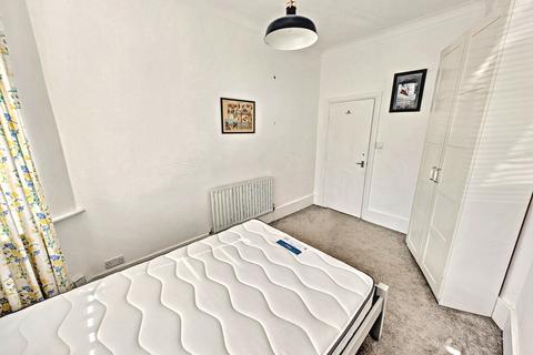 Flat 1, 10 Beechey Road, Bournemouth, BH8 8LL