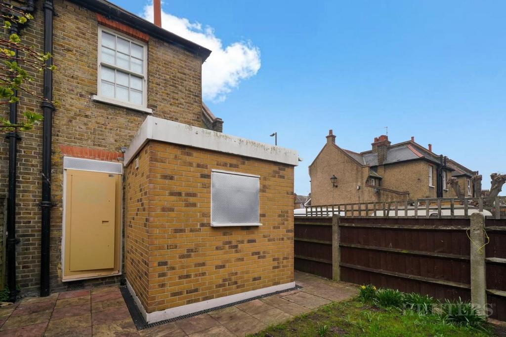 124, Lordship Lane London,  - u2 Q5 Yf022 Tsx0 I8f BVb E