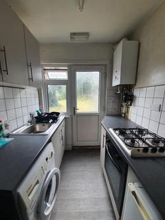 3 bedroom semi-detached house to rent, LUTON, LU4