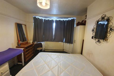 3 bedroom semi-detached house to rent, LUTON, LU4
