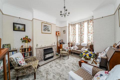 20 Warwick Road, Chingford, London, E4 8NW