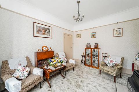 20 Warwick Road, Chingford, London, E4 8NW
