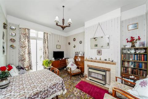 20 Warwick Road, Chingford, London, E4 8NW