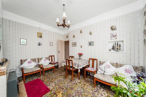 20 Warwick Road, Chingford, London, E4 8NW