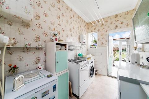 20 Warwick Road, Chingford, London, E4 8NW