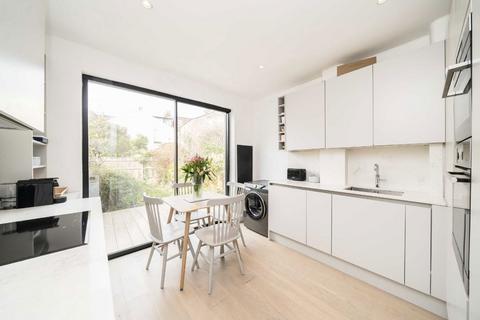 2 bedroom flat to rent, Rudloe Road, London SW12