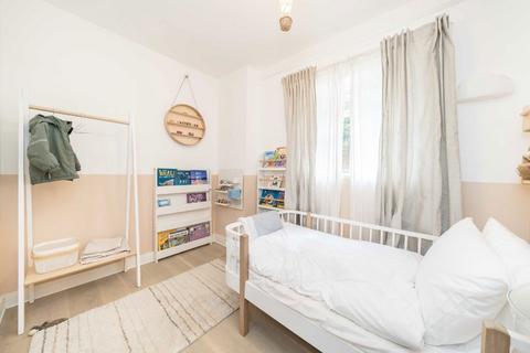 2 bedroom flat to rent, Rudloe Road, London SW12
