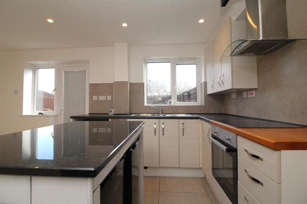 Kitchen 2.JPG