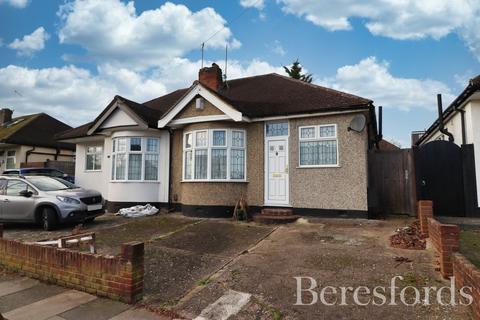 2 bedroom bungalow for sale, Derby Avenue, Upminster, RM14