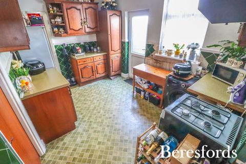 2 bedroom bungalow for sale, Derby Avenue, Upminster, RM14