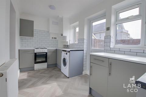 62 Broadway, Jaywick, Clacton-on-sea, CO15 2HF
