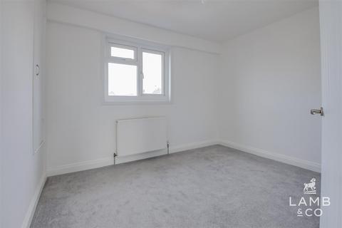 62 Broadway, Jaywick, Clacton-on-sea, CO15 2HF