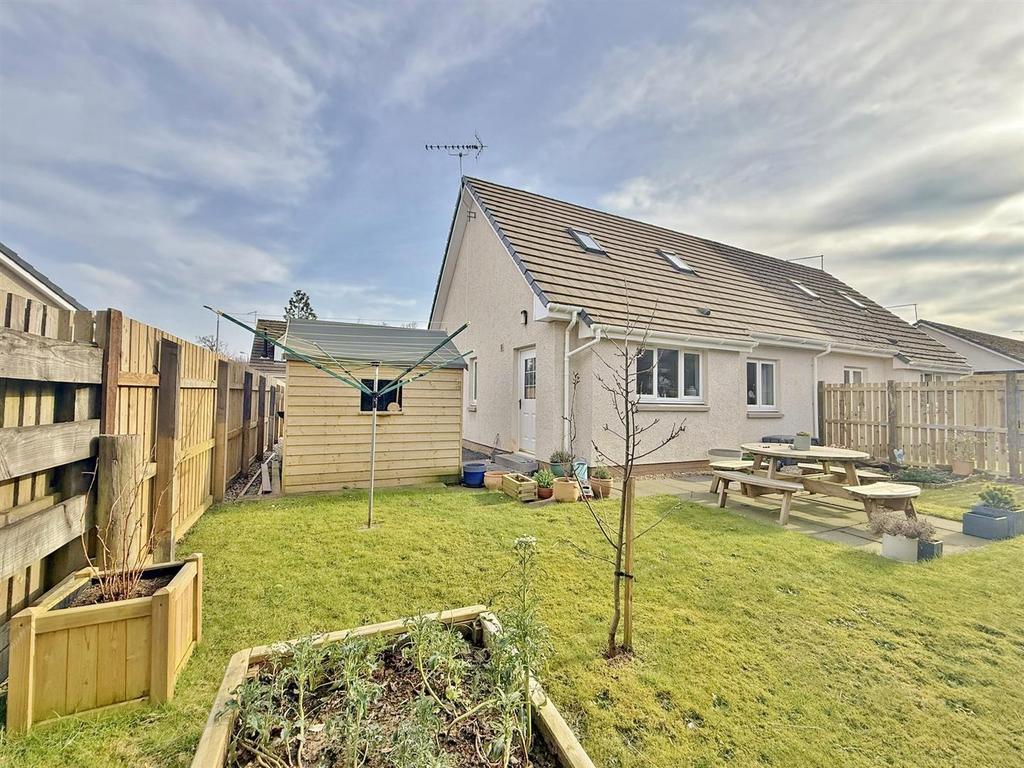 Rear Garden to shed