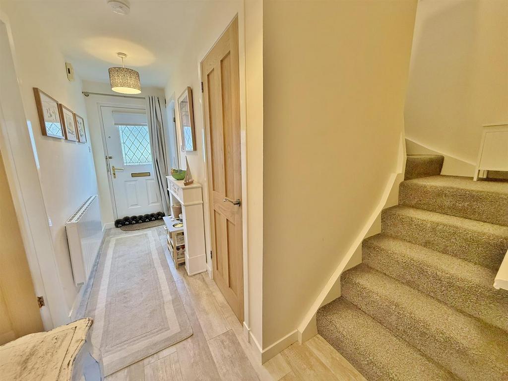 Entrance hallway to front door