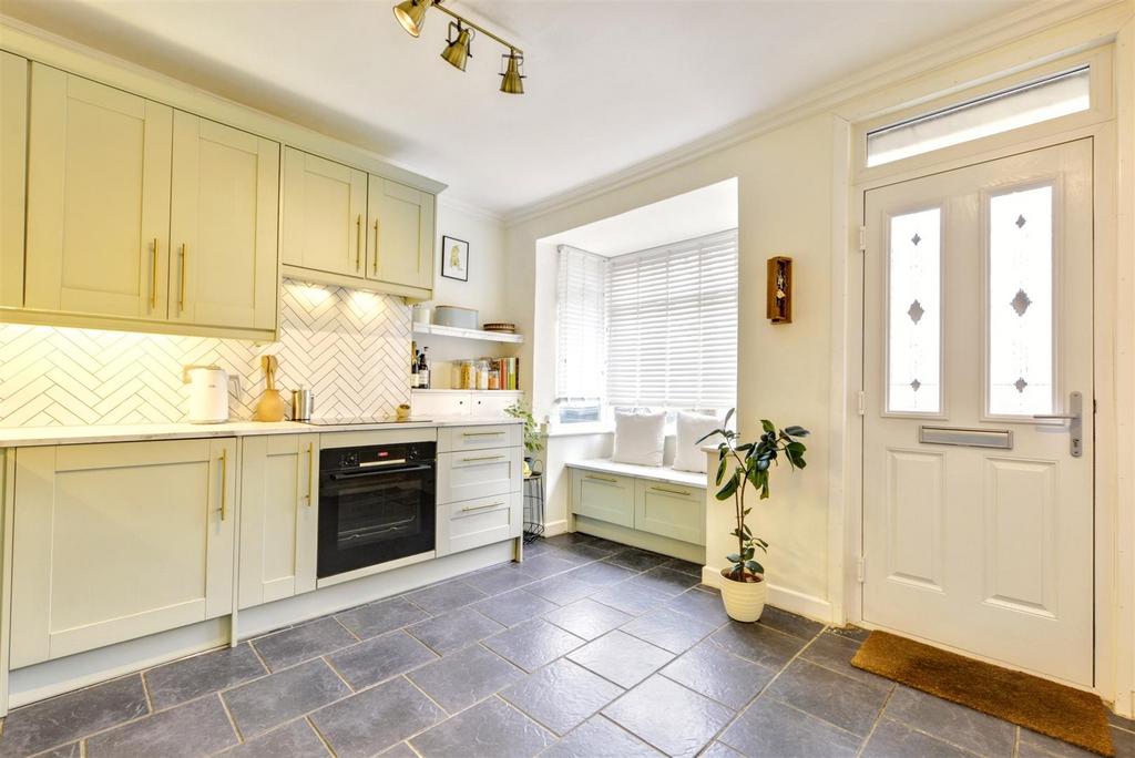 Kitchen 2.jpeg