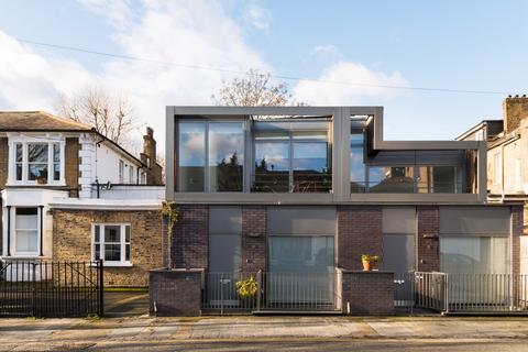 4 Massie Road, London, E8 1BY