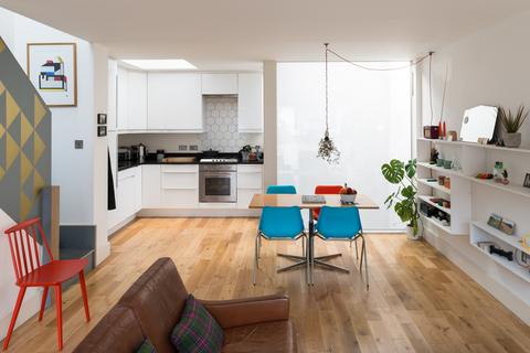 4 Massie Road, London, E8 1BY