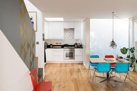 4 Massie Road, London, E8 1BY
