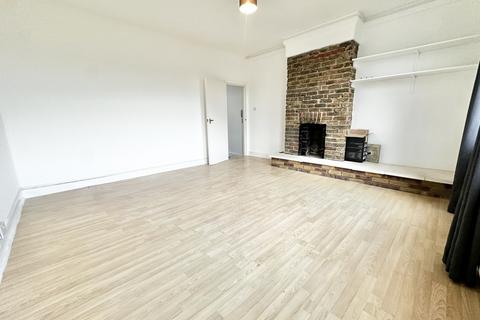 Studio to rent, Brighton Road
