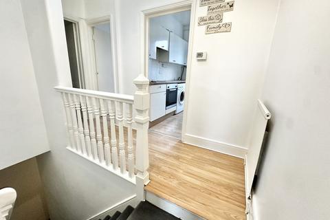 Studio to rent, Brighton Road