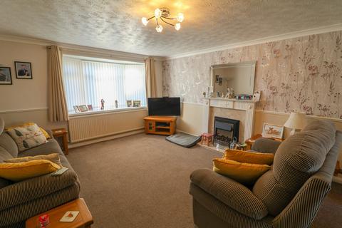 4 bedroom detached house for sale, Meadowfield Close, Glossop SK13