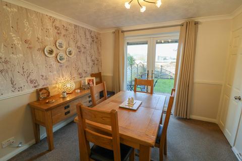 4 bedroom detached house for sale, Meadowfield Close, Glossop SK13