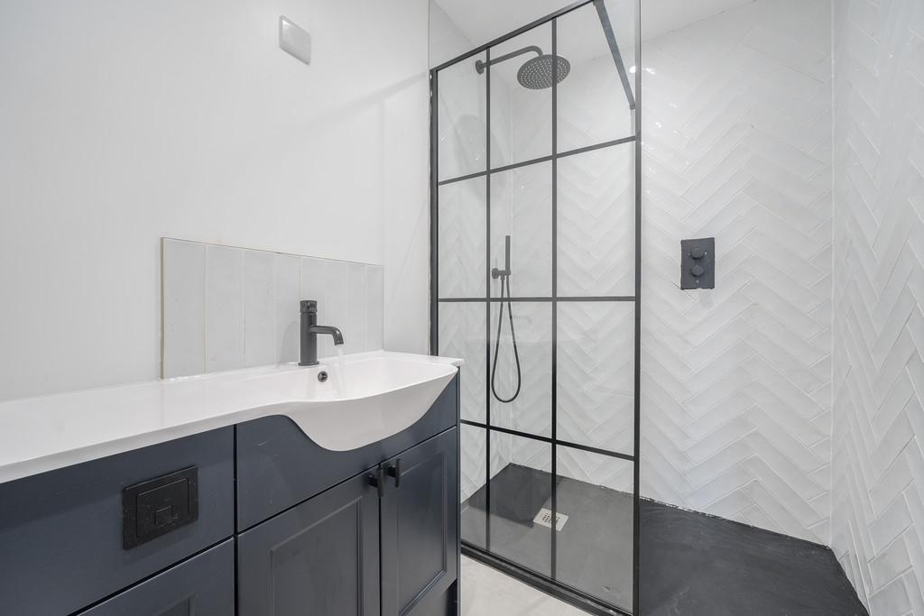 Bedroom 1 en suite