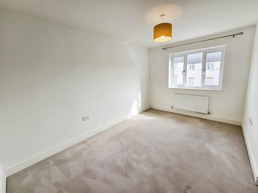 8cec4f17-Bedroom 202