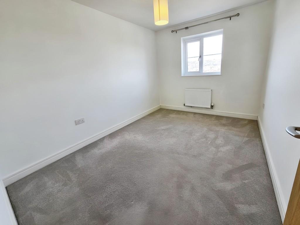 18b362b5-bedroom 204