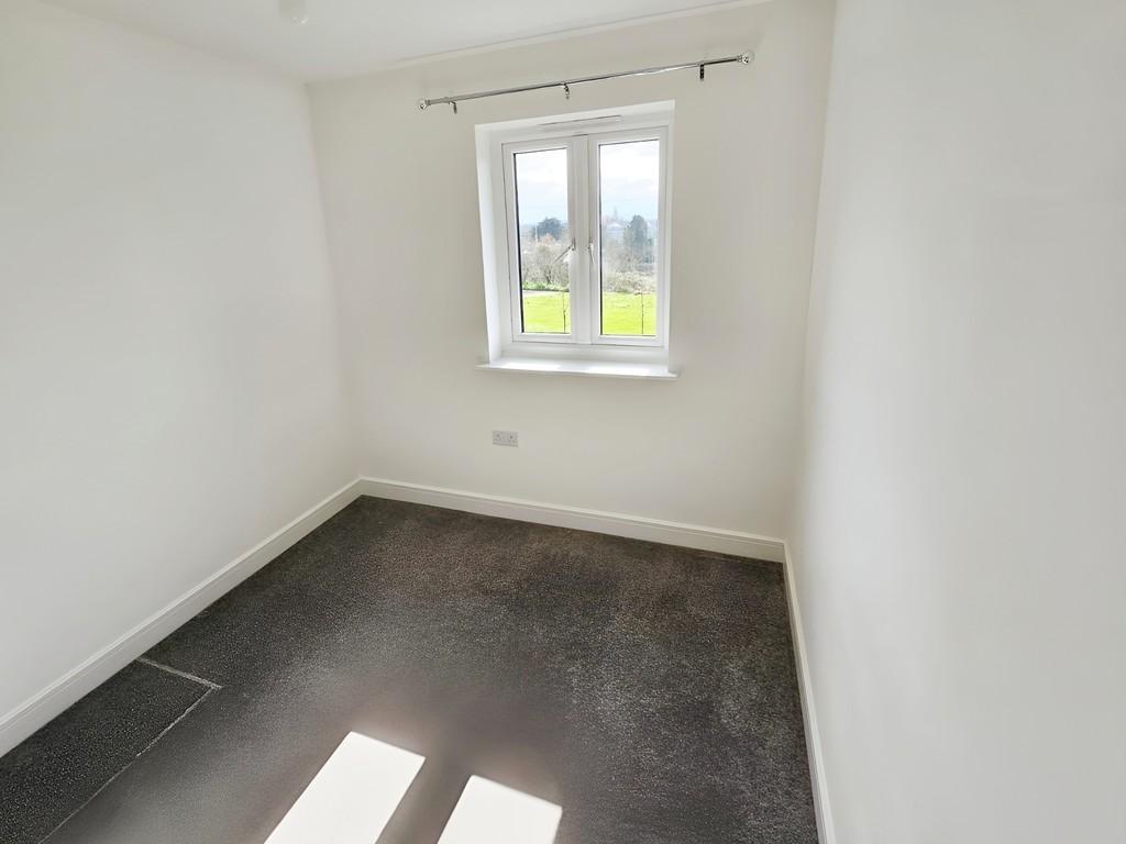 3ca7c53a-bedroom4