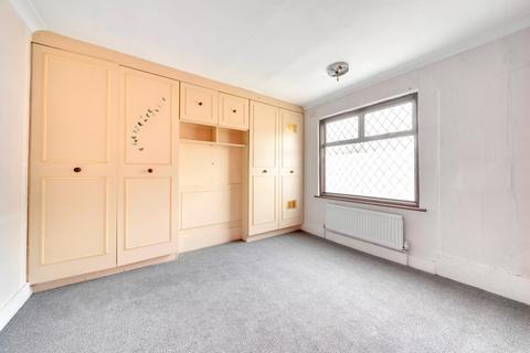 3 bedroom terraced house to rent, Newham Way, London