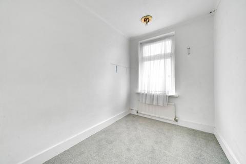 3 bedroom terraced house to rent, Newham Way, London