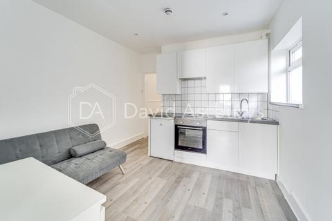 1 bedroom apartment to rent, Lascotts Road, London