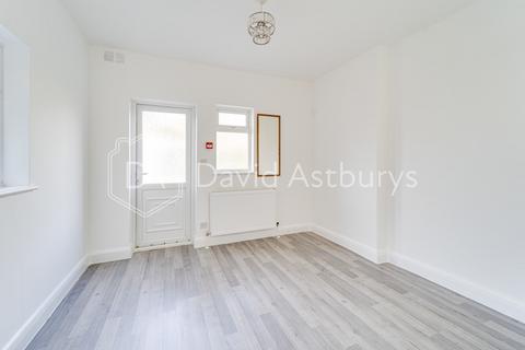 1 bedroom apartment to rent, Lascotts Road, London