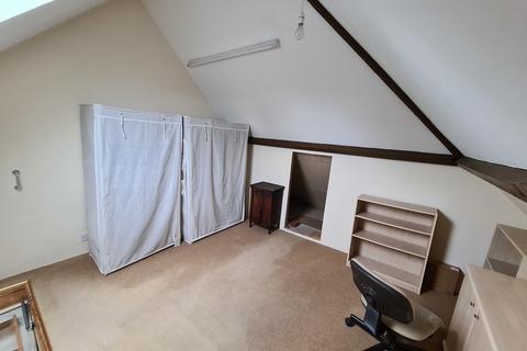 2 bedroom semi-detached house to rent, Beckingham Road, Guildford
