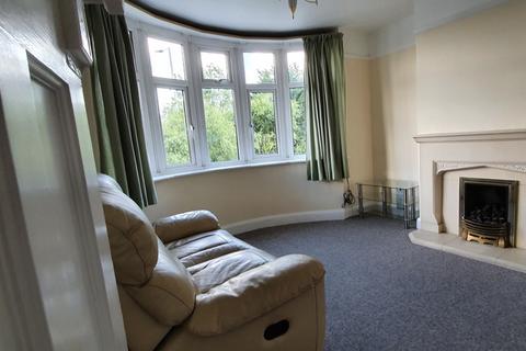 2 bedroom semi-detached house to rent, Beckingham Road, Guildford