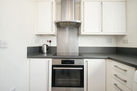 17 Alveston Square, London, E18 1AQ