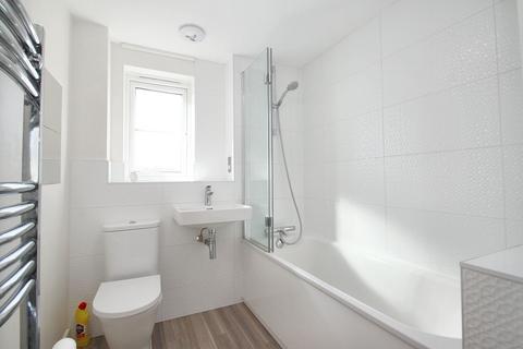 17 Alveston Square, London, E18 1AQ