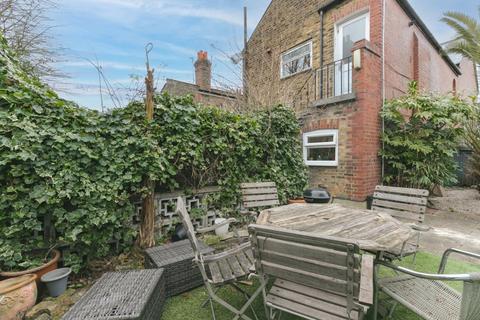 3 bedroom flat for sale, Burnbury Road, Balham, London SW12