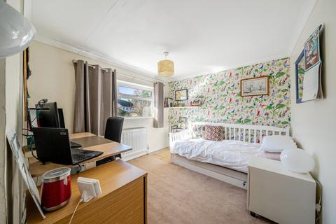 21 Castlefields Avenue, Charlton Kings, Cheltenham, GL52 6YR