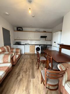2 bedroom flat to rent, Kings Road, Bradford BD2